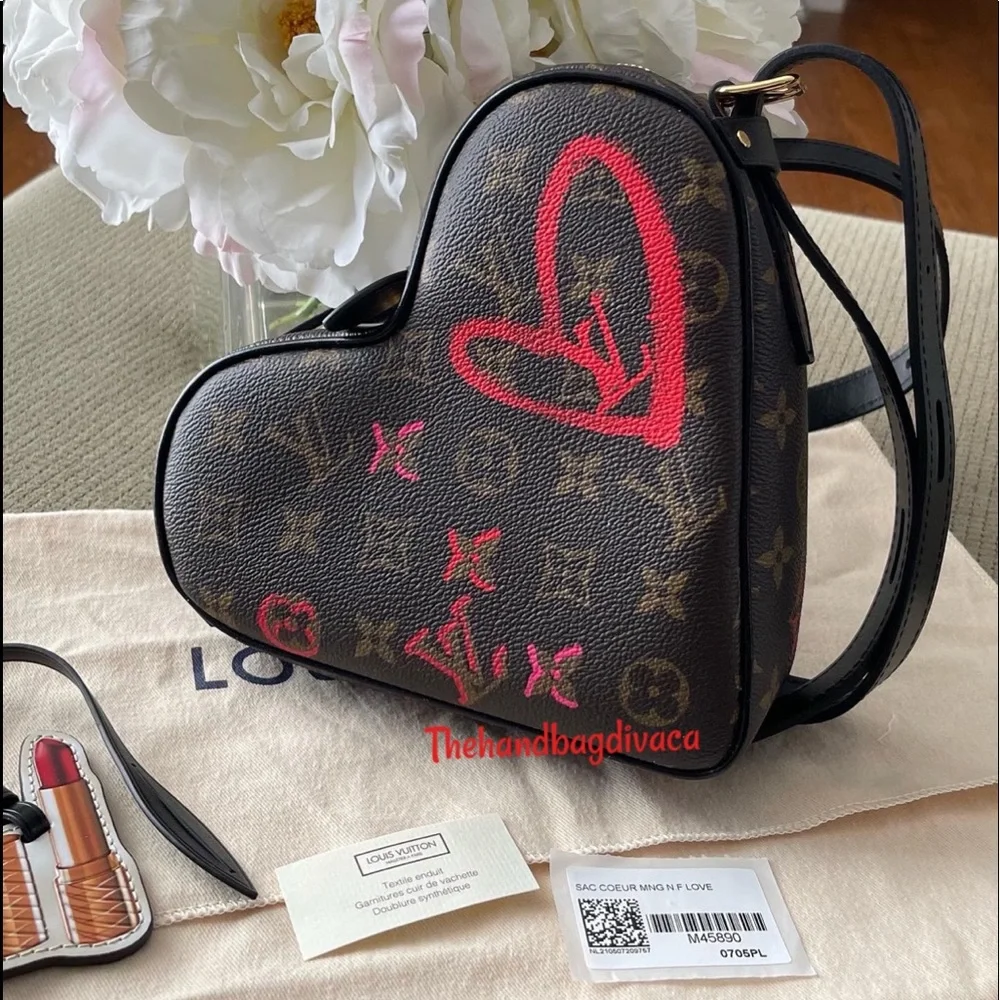 ❌SOLD❌Louis Vuitton Fall In Love Sac Couer ( heart bag ) - Picture 3 of 10